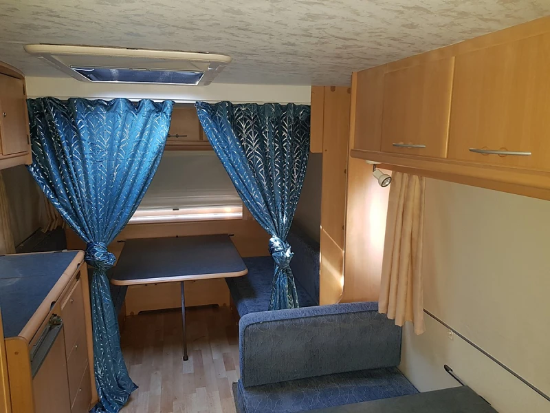 Каравана Adria Altea 502 DK, снимка 5 - Каравани и кемпери - 48474965