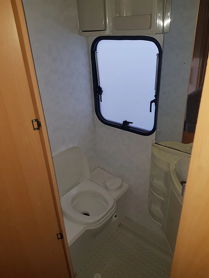 Каравана Adria Altea 502 DK, снимка 13 - Каравани и кемпери - 48474965