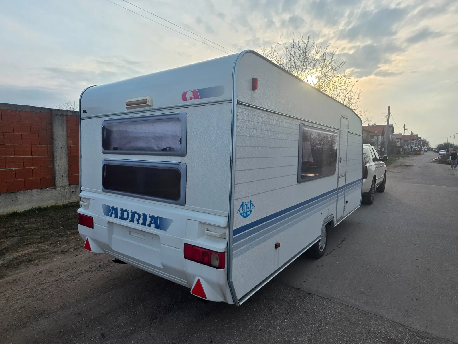 Каравана Adria Altea 502 DK, снимка 5 - Каравани и кемпери - 53919138