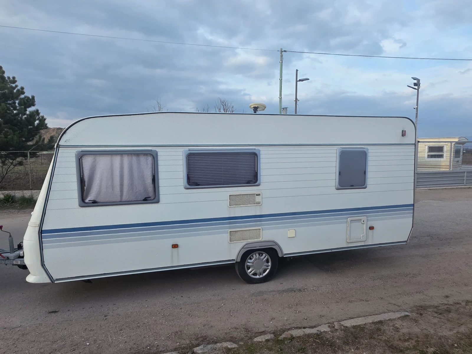 Каравана Adria Altea 502 DK, снимка 2 - Каравани и кемпери - 53919138