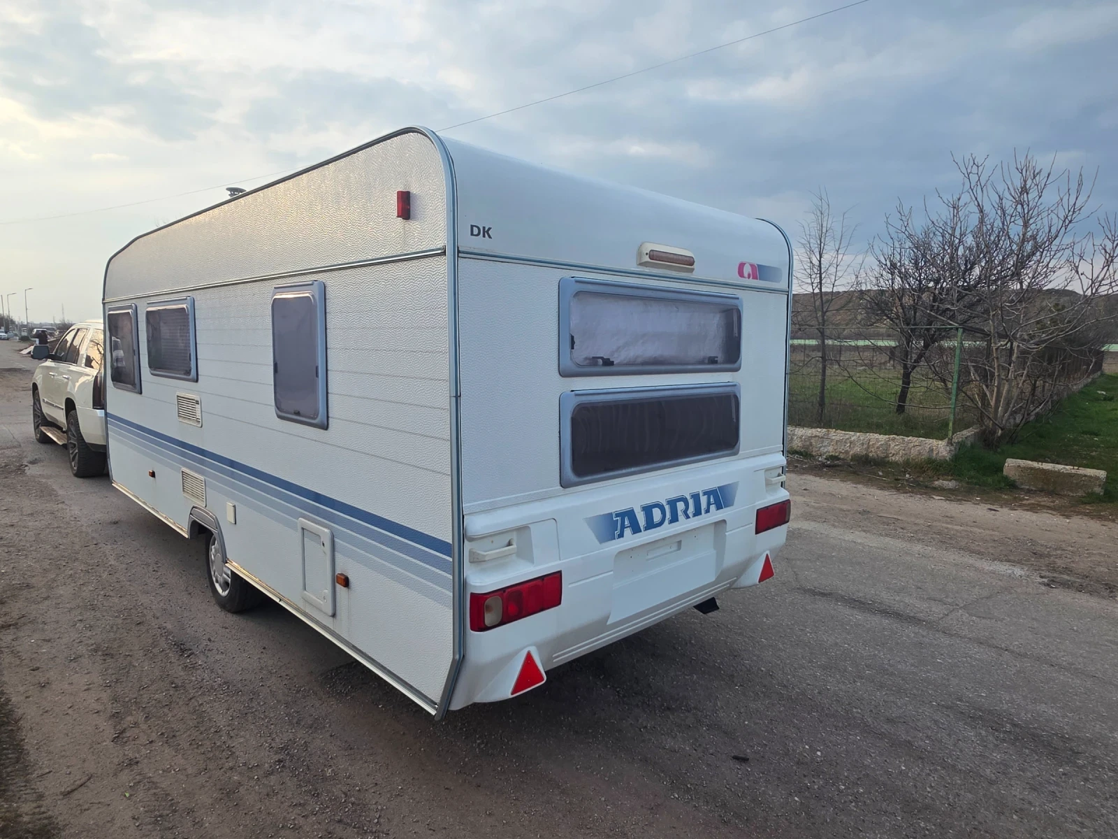 Каравана Adria Altea 502 DK, снимка 3 - Каравани и кемпери - 53919138