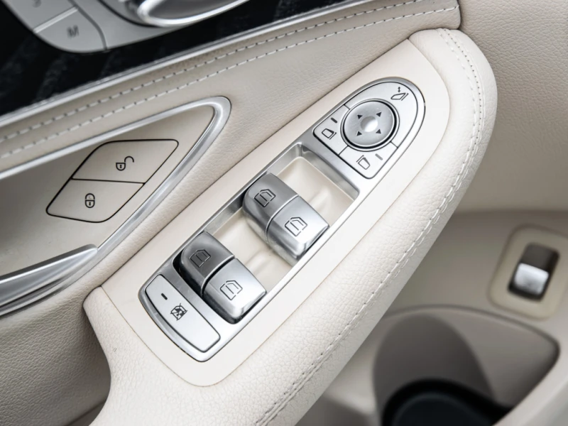 Mercedes-Benz C 300 4Matic / AMG / SPORT / PANO, снимка 10 - Автомобили и джипове - 52749480