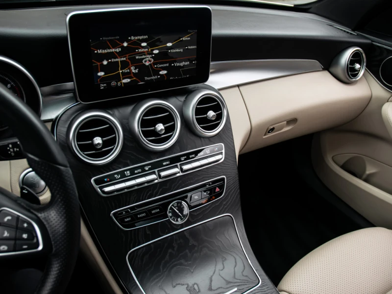 Mercedes-Benz C 300 4Matic / AMG / SPORT / PANO, снимка 11 - Автомобили и джипове - 52749480