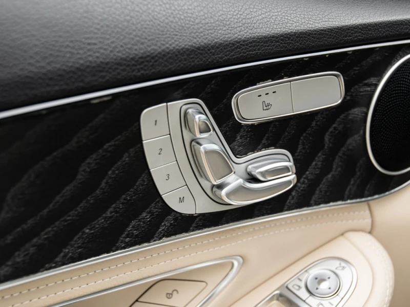 Mercedes-Benz C 300 4Matic / AMG / SPORT / PANO, снимка 9 - Автомобили и джипове - 52749480