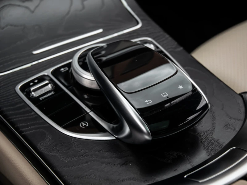 Mercedes-Benz C 300 4Matic / AMG / SPORT / PANO, снимка 13 - Автомобили и джипове - 52749480