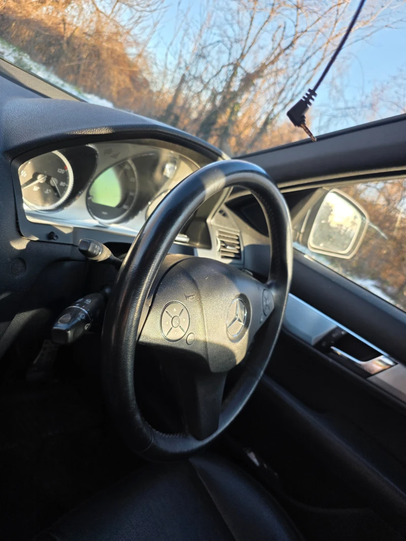 Mercedes-Benz C 320, снимка 9 - Автомобили и джипове - 53065871