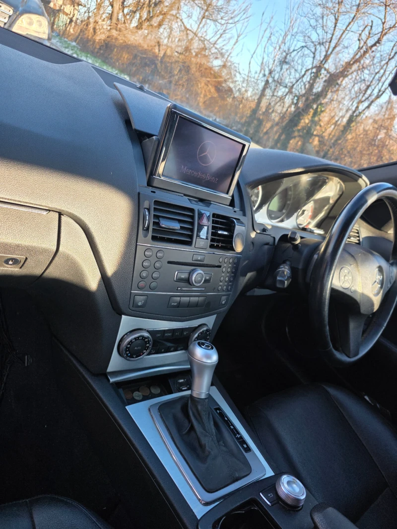 Mercedes-Benz C 320, снимка 11 - Автомобили и джипове - 53065871