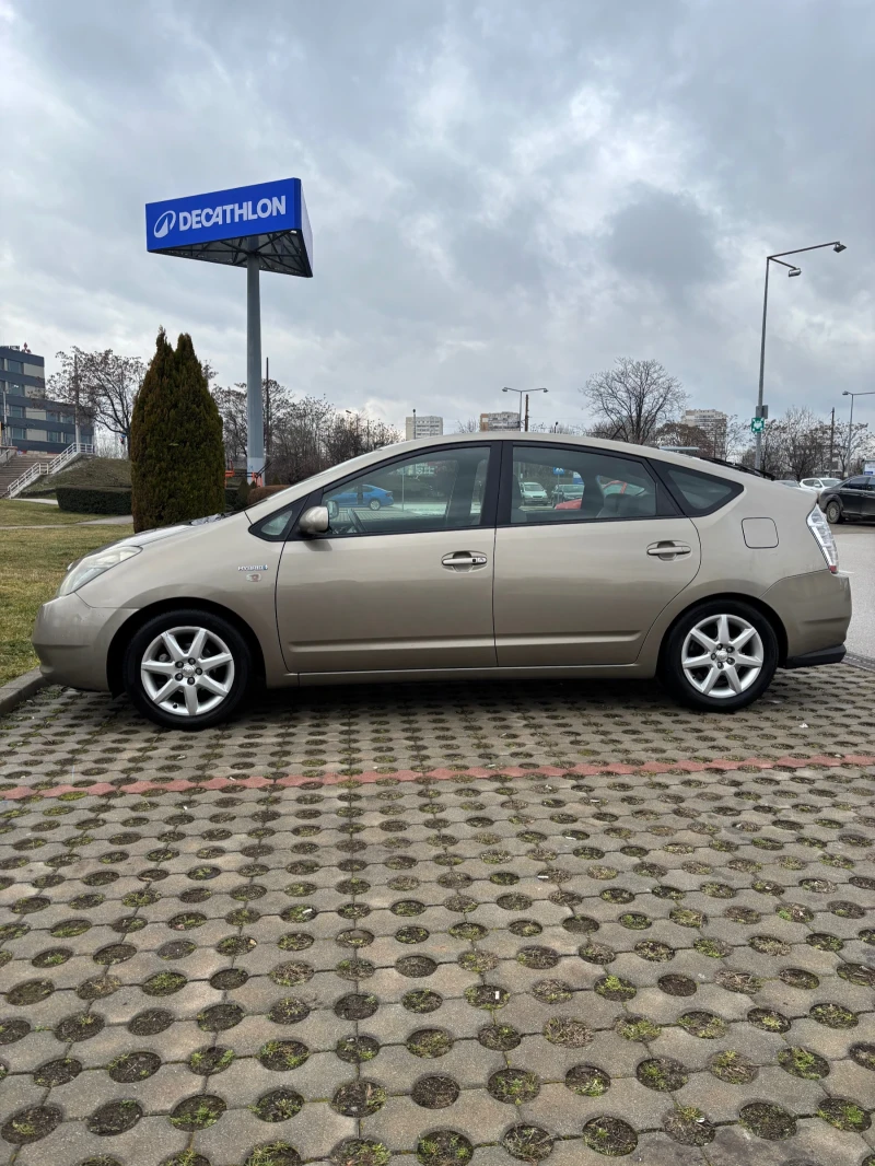 Toyota Prius 1.5 Hybrid, снимка 6 - Автомобили и джипове - 53391672