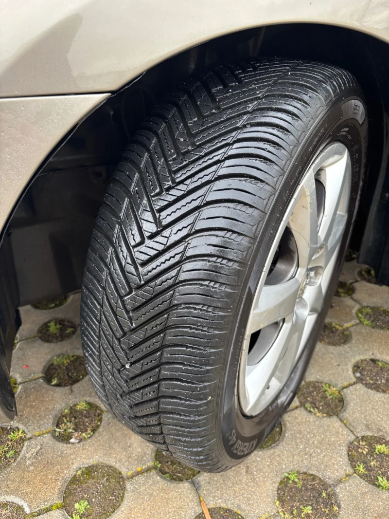 Toyota Prius 1.5 Hybrid, снимка 12 - Автомобили и джипове - 53391672