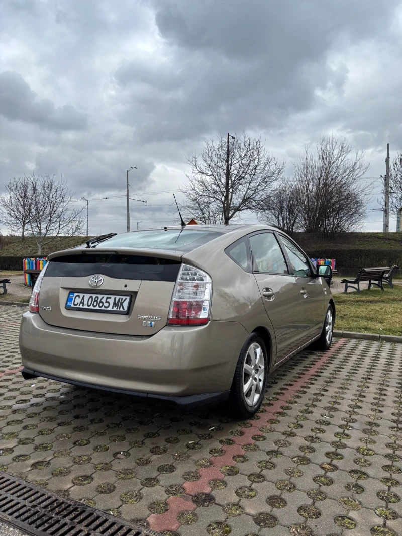 Toyota Prius 1.5 Hybrid, снимка 2 - Автомобили и джипове - 53391672
