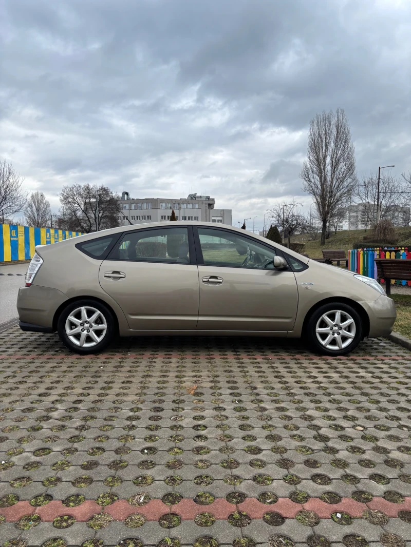 Toyota Prius 1.5 Hybrid, снимка 3 - Автомобили и джипове - 53391672