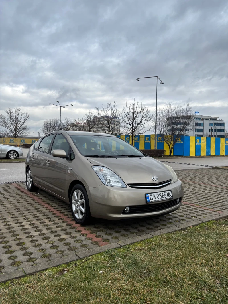 Toyota Prius 1.5 Hybrid, снимка 4 - Автомобили и джипове - 53391672