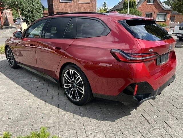 BMW i5 Touring 40 M Sport Панорама, снимка 3 - Автомобили и джипове - 56126929