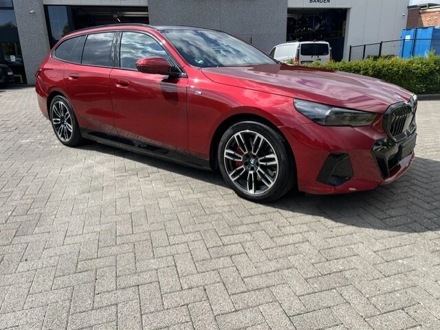 BMW i5 Touring 40 M Sport Панорама, снимка 2 - Автомобили и джипове - 56126929