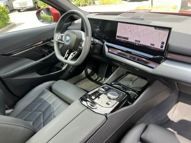 BMW i5 Touring 40 M Sport Панорама, снимка 7 - Автомобили и джипове - 56126929
