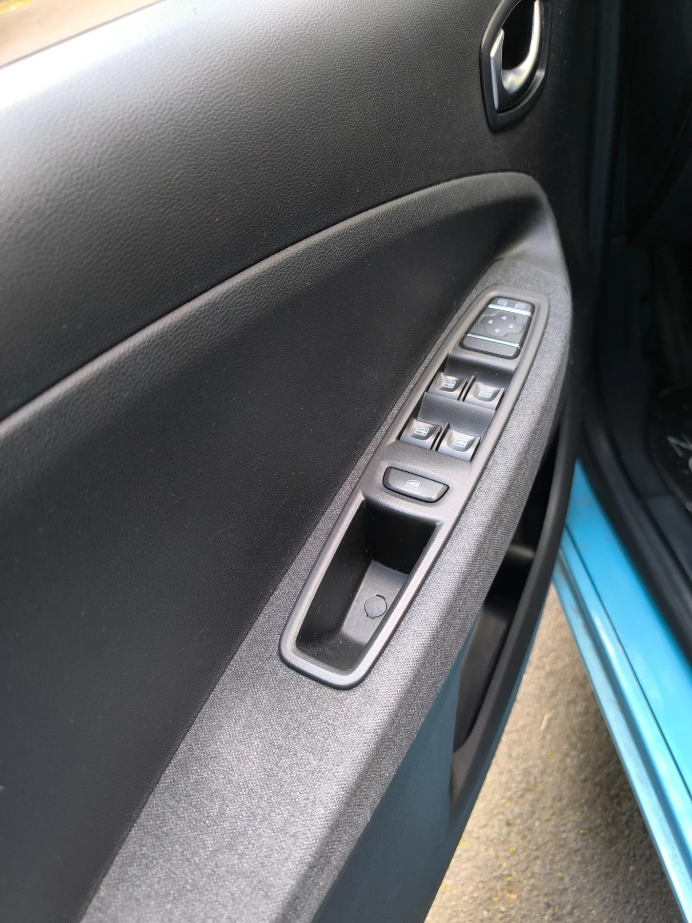 Renault Zoe 52kw CCS 136hp Термопомпа - изображение 8