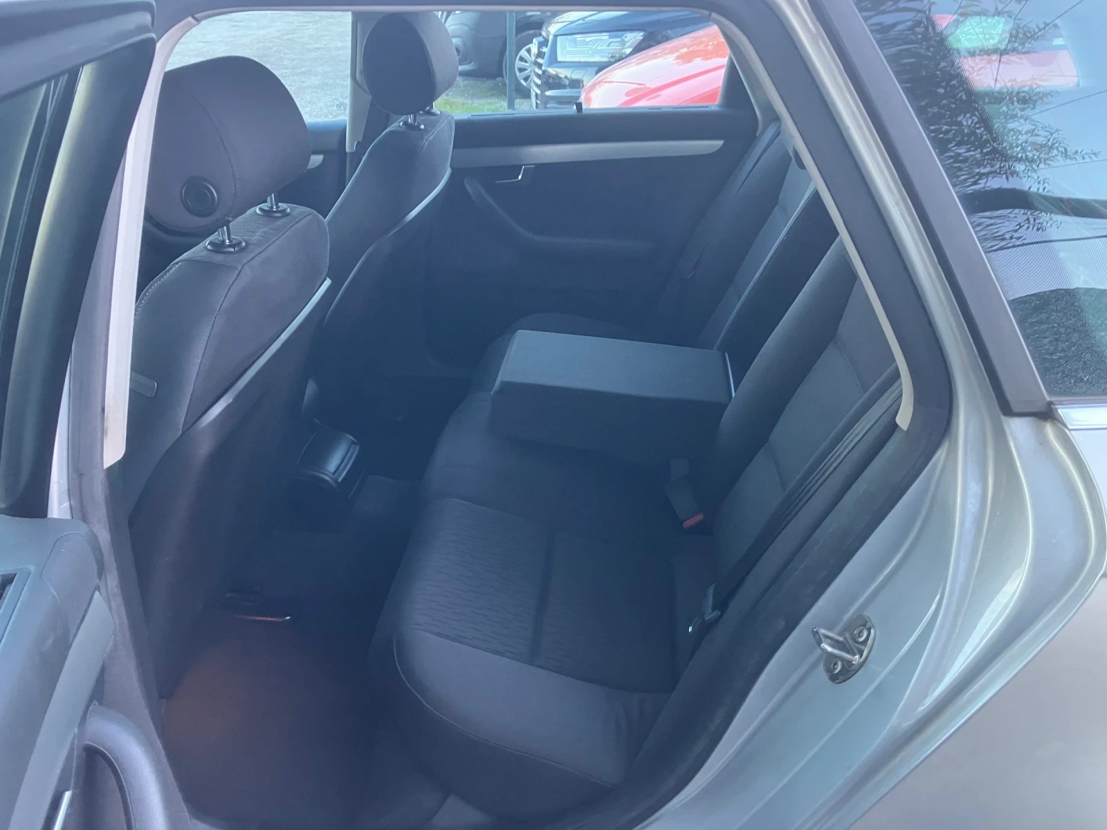 Audi A4 2.0TDI-140к.с - изображение 9