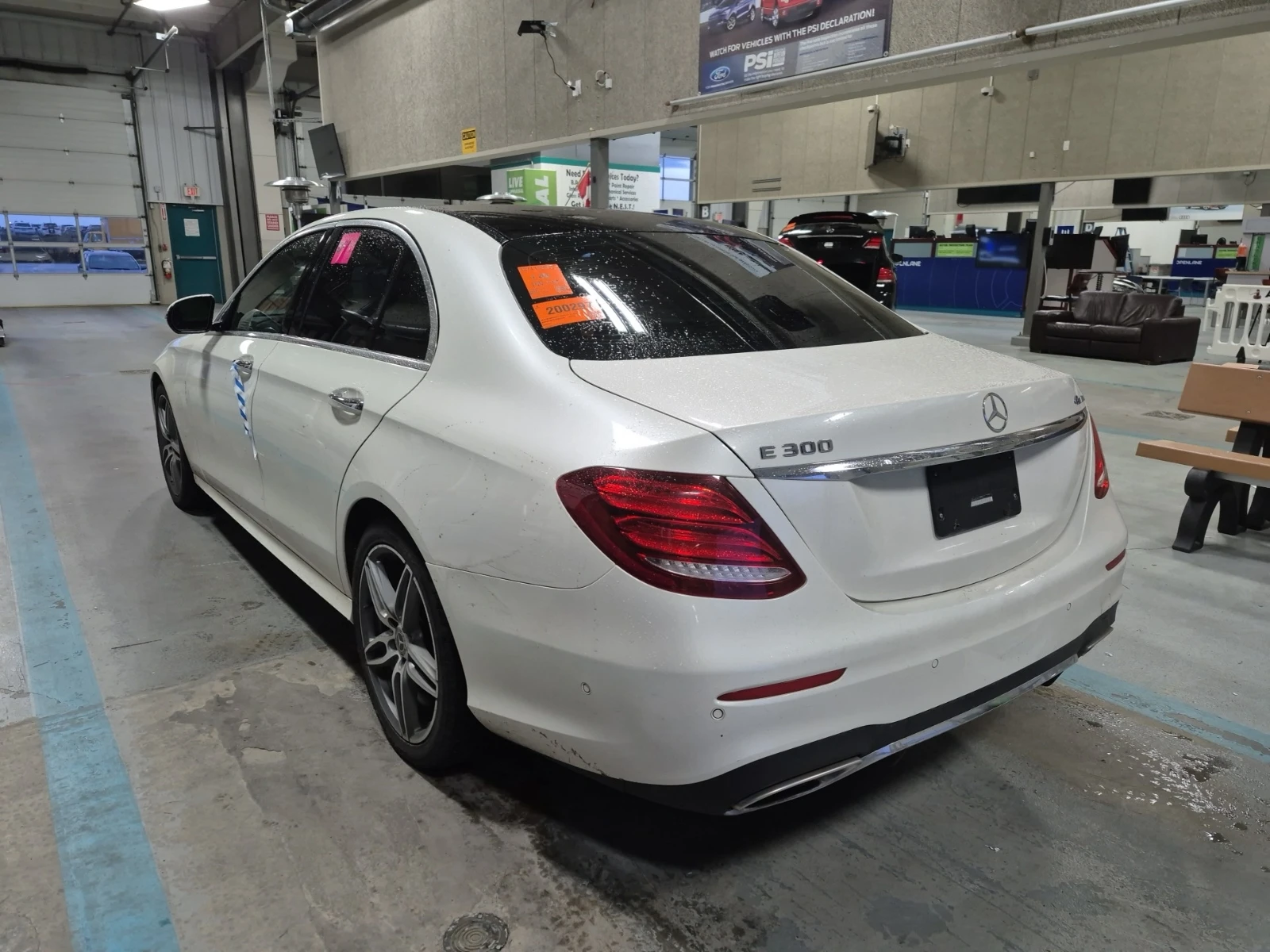 Mercedes-Benz E 300 AMG LINE/FULL DIGITAL/PANO/BURMESTER - изображение 4