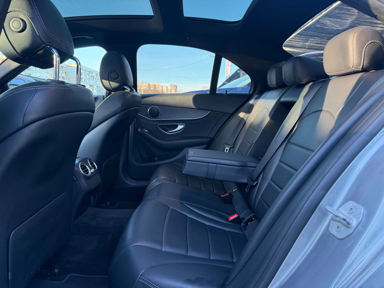 Mercedes-Benz C 300 4MATIC - изображение 9