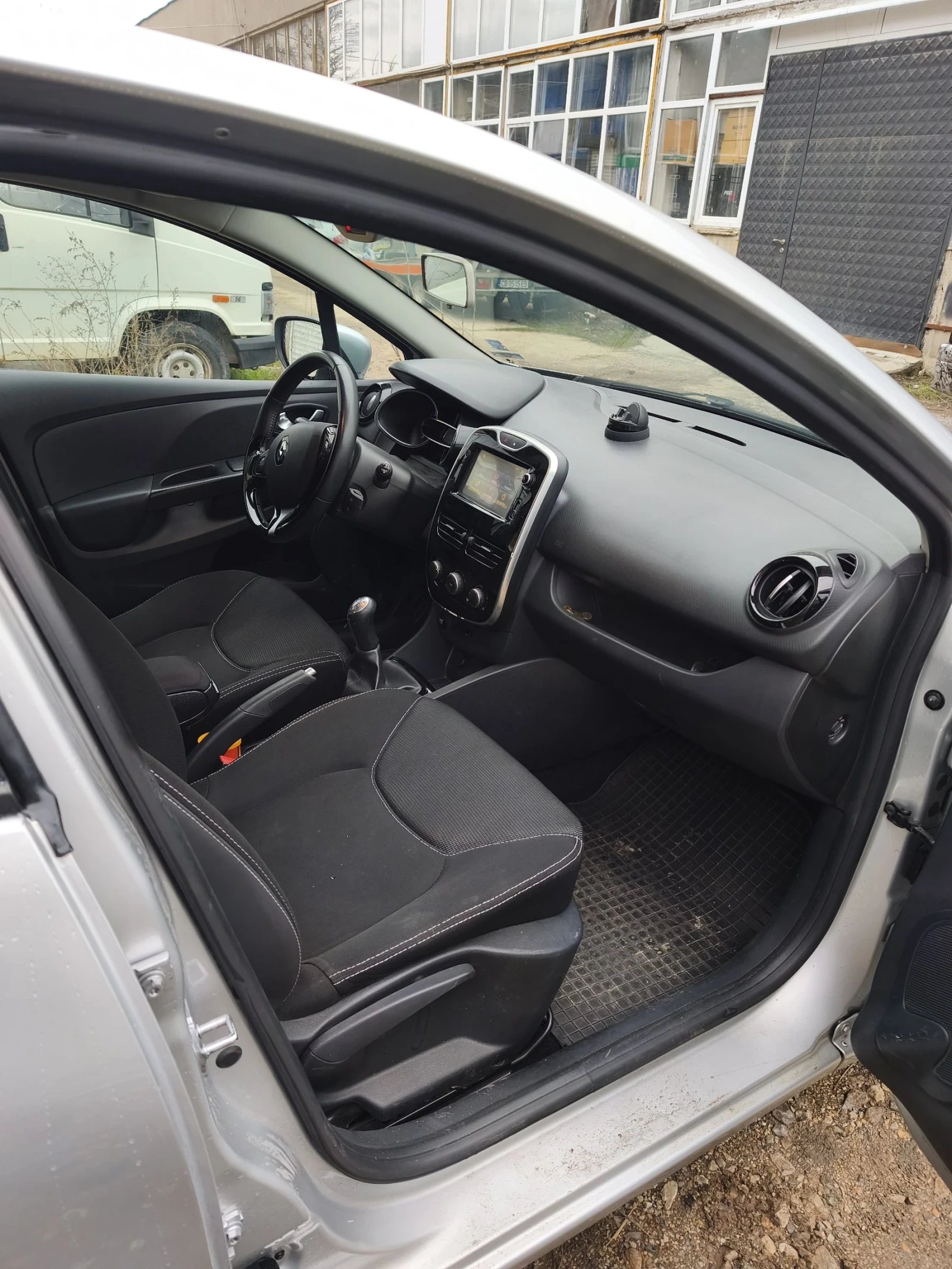 Renault Clio, снимка 10 - Автомобили и джипове - 53619178