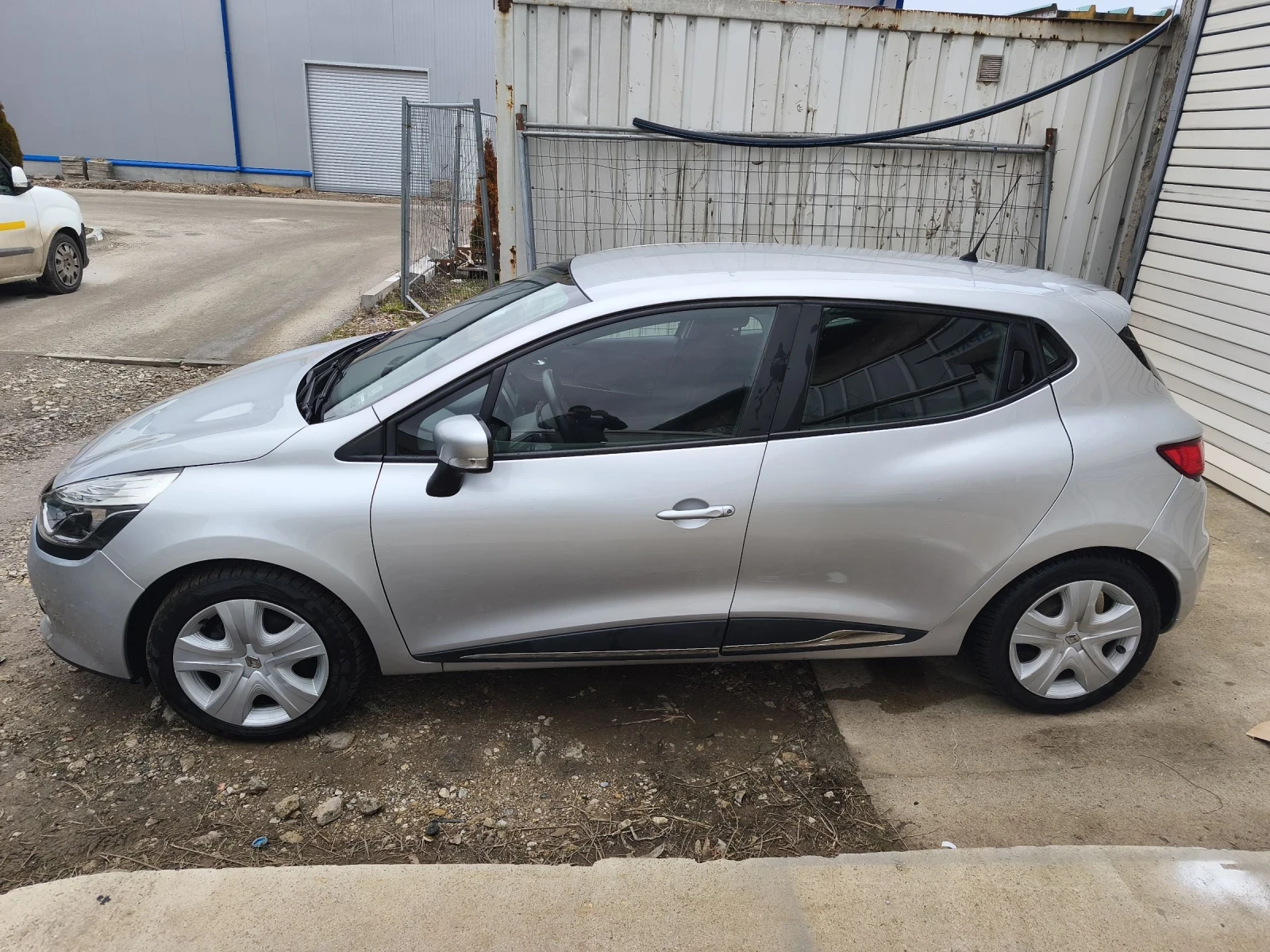 Renault Clio, снимка 4 - Автомобили и джипове - 53619178