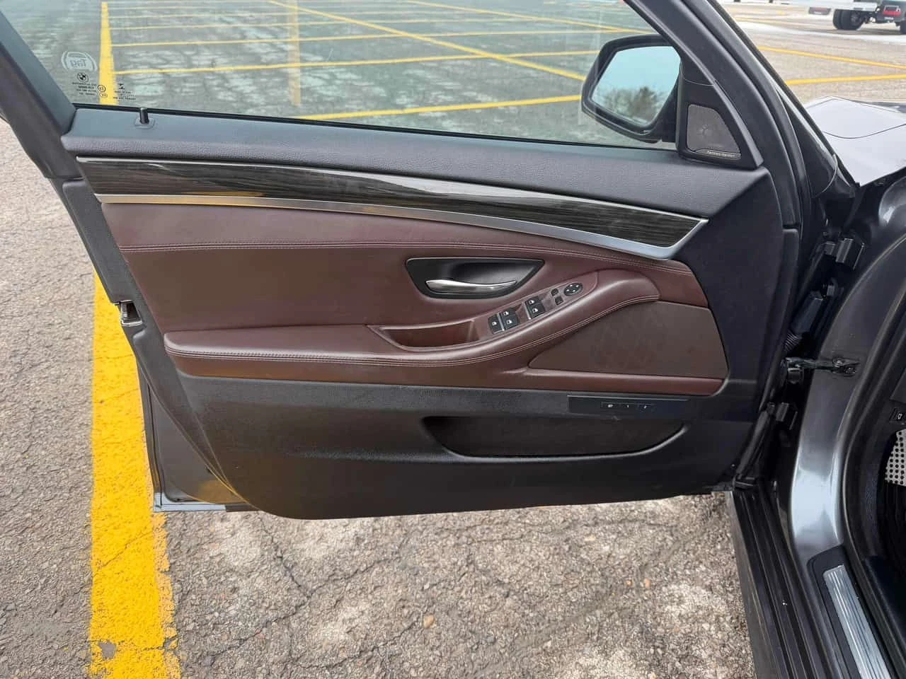 BMW 535 * 535i xDrive * CARFAX * БЕЗ ПЪРВОНАЧАЛНА ВНОСКА, снимка 12 - Автомобили и джипове - 53800023