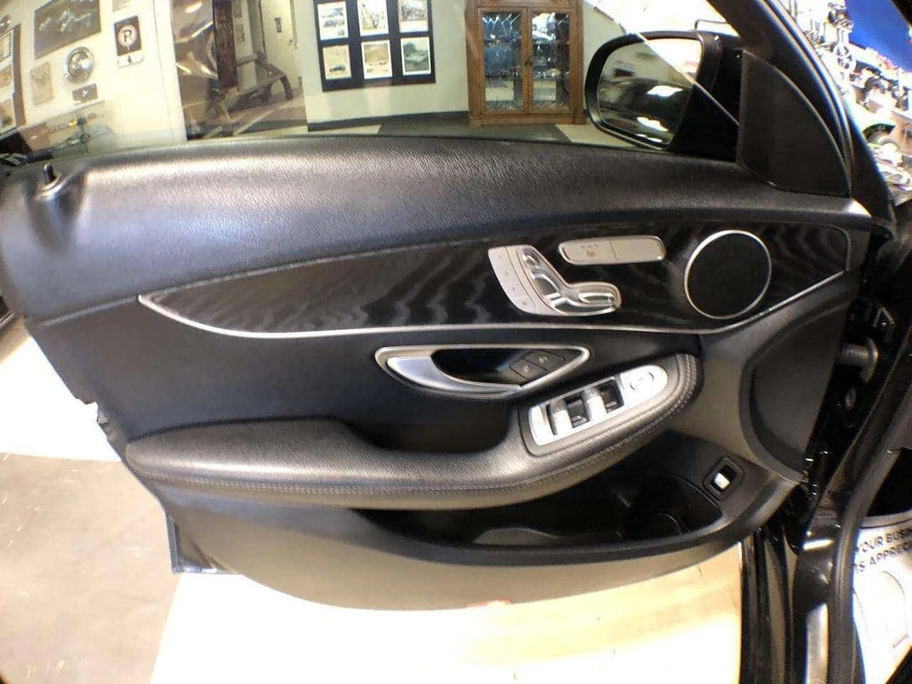 Mercedes-Benz C 300 * AMG PKG 4MATIC LEATHER PAN/ROOF NAVI CAMERA * CA | Mobile.bg � ����������� 16