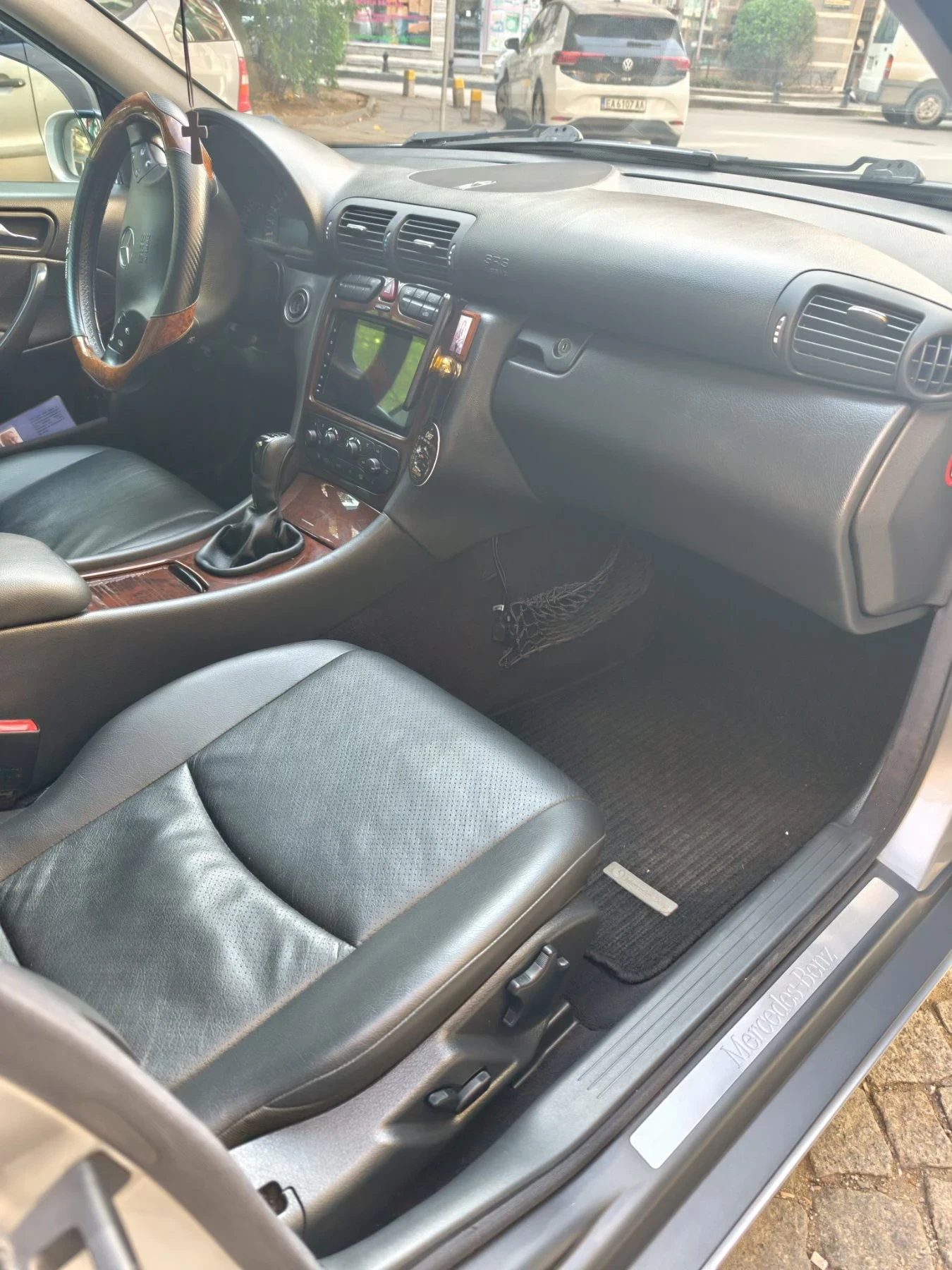 Mercedes-Benz C 200, снимка 11 - Автомобили и джипове - 56346683