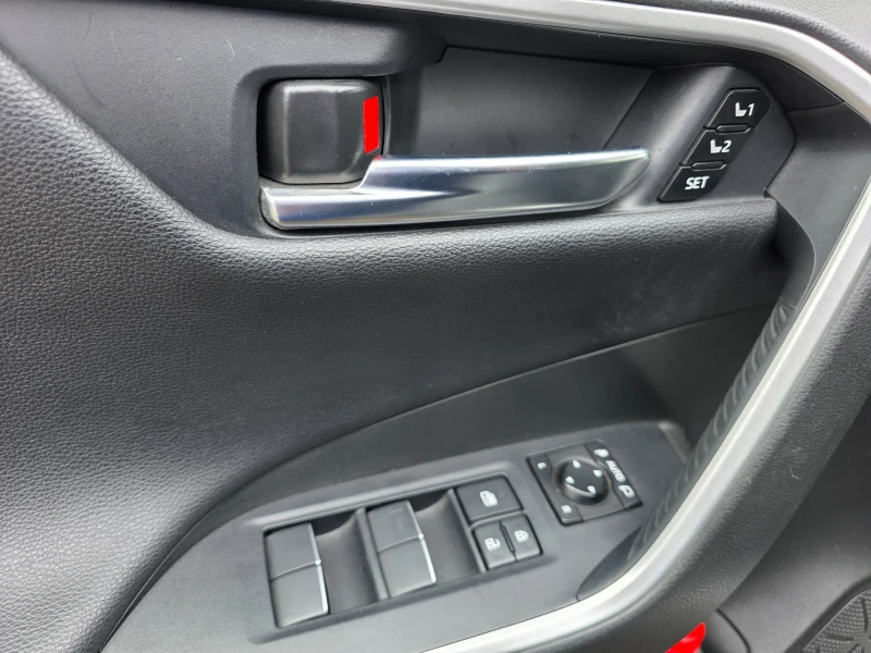 Toyota Rav4 Всички екстри за модела ., снимка 10 - Автомобили и джипове - 52757447