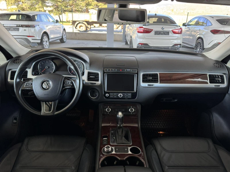 VW Touareg 3.0* V6 TDI* 204ps* 4x4* УНИКАТ* DINAUDIO* КОЖА* , снимка 11 - Автомобили и джипове - 53589852