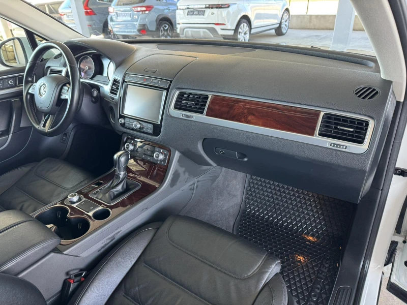 VW Touareg 3.0* V6 TDI* 204ps* 4x4* УНИКАТ* DINAUDIO* КОЖА* , снимка 10 - Автомобили и джипове - 53589852