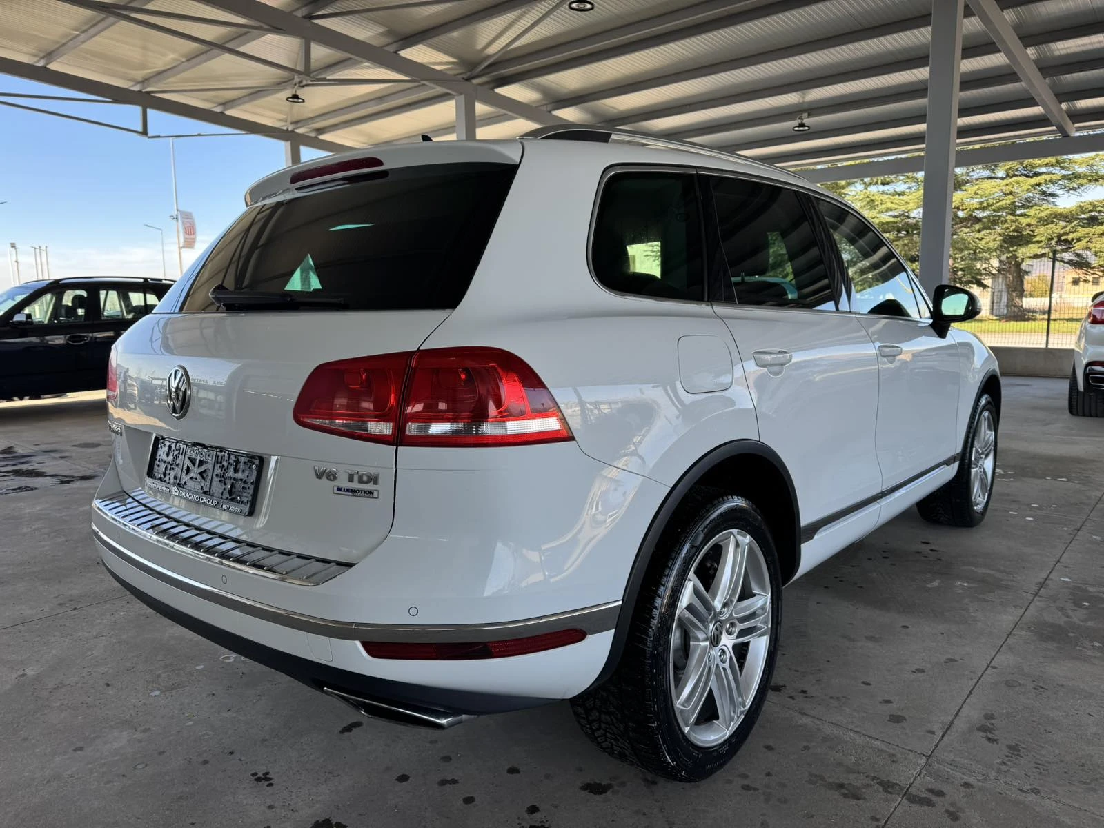 VW Touareg 3.0* V6 TDI* 204ps* 4x4* УНИКАТ* DINAUDIO* КОЖА*  - изображение 5