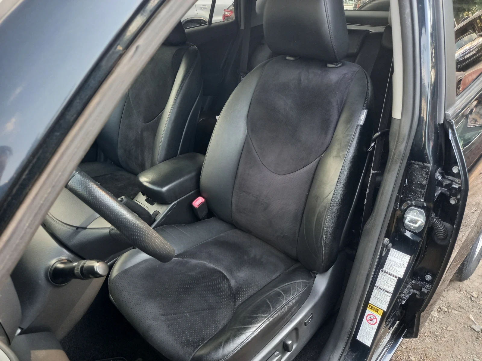 Toyota Rav4 2.2 D4D NAVi кожа, снимка 8 - Автомобили и джипове - 56021824