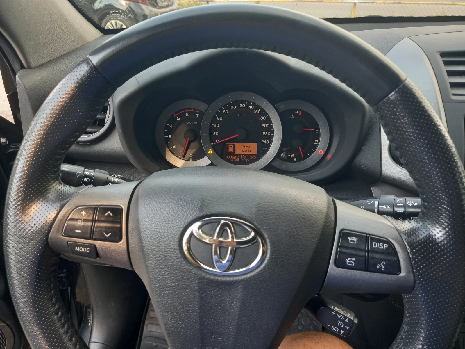 Toyota Rav4 2.2 D4D NAVi кожа, снимка 10 - Автомобили и джипове - 56021824