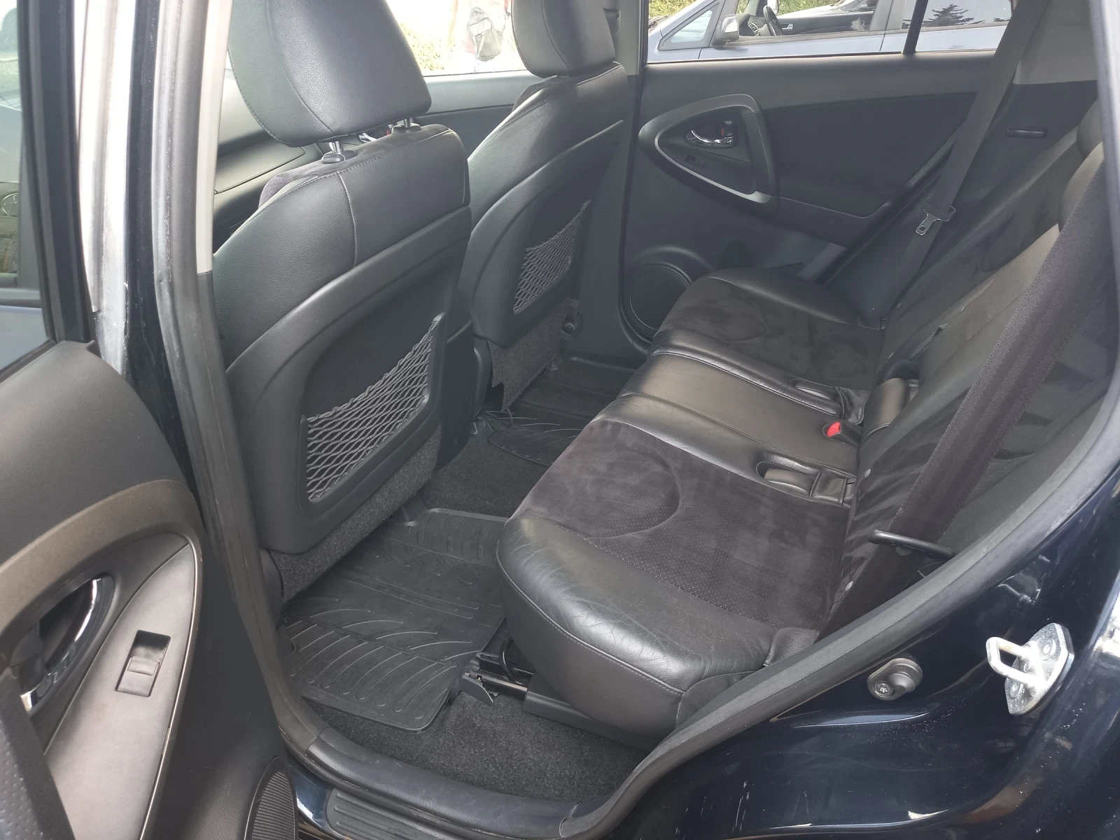 Toyota Rav4 2.2 D4D NAVi кожа, снимка 6 - Автомобили и джипове - 56021824
