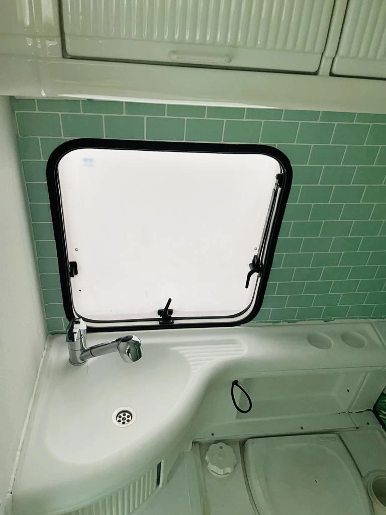 Кемпер Ford Transit/Elnagh 5.40, снимка 15 - Каравани и кемпери - 50015525