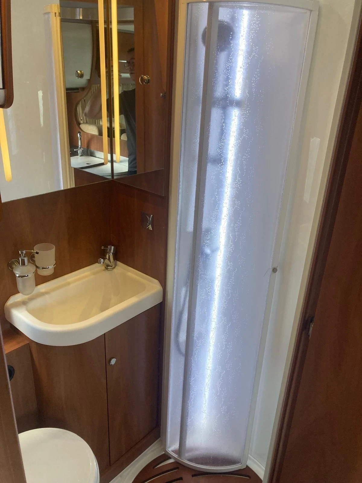 Кемпер Laika Kreos 4009, снимка 12 - Каравани и кемпери - 54160104