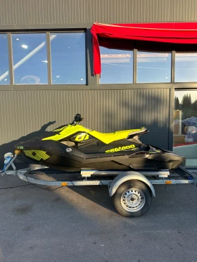 Джет Bombardier Sea Doo Spark Trixx 3up, снимка 1 - Воден транспорт - 48176760