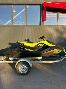 Джет Bombardier Sea Doo Spark Trixx 3up, снимка 6 - Воден транспорт - 48176760