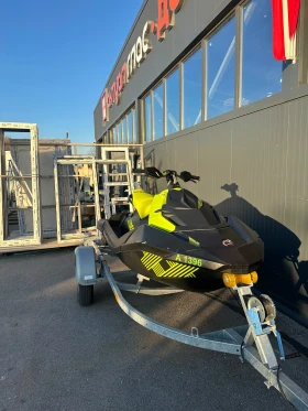 Джет Bombardier Sea Doo Spark Trixx 3up, снимка 5 - Воден транспорт - 48176760