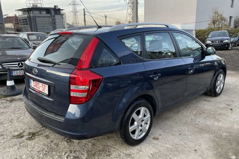 Kia Ceed 1.6/16v, снимка 3 - Автомобили и джипове - 48033880