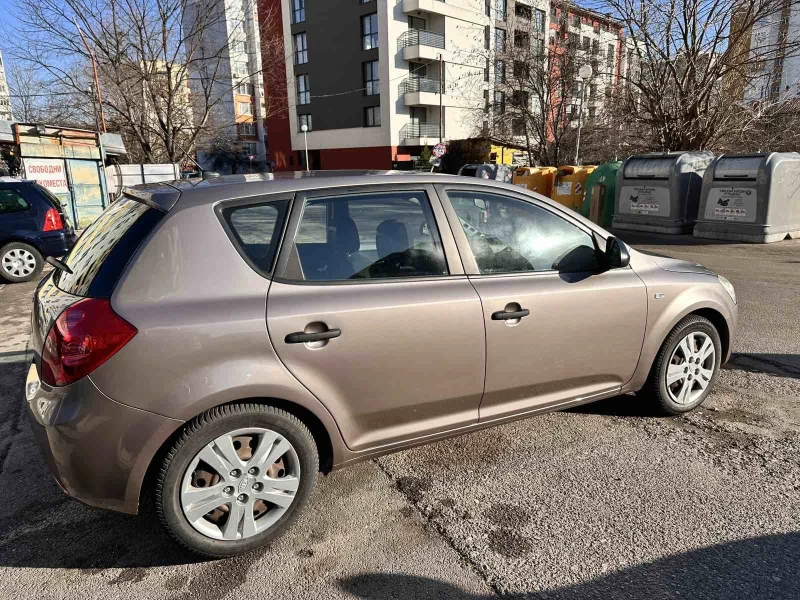 Kia Ceed 1.4, снимка 2 - Автомобили и джипове - 48620332