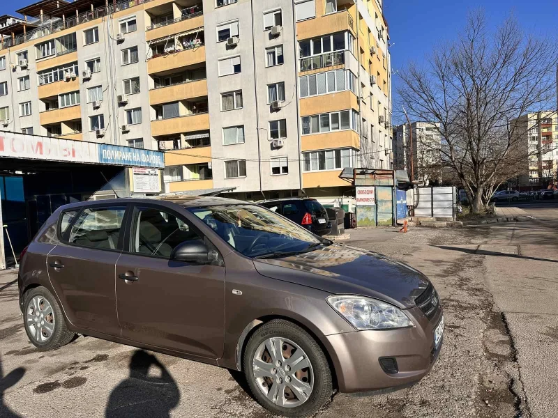 Kia Ceed 1.4, снимка 1 - Автомобили и джипове - 48620332