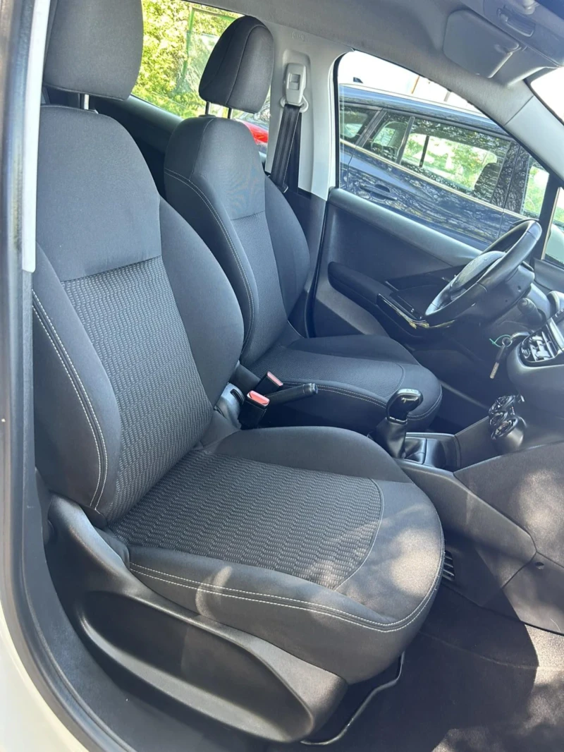 Peugeot 208 1.5 HDI 100 * FACELIFT * NAVI APP * EURO 6 * , снимка 15 - Автомобили и джипове - 50130262