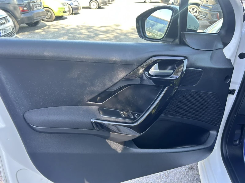 Peugeot 208 1.5 HDI 100 * FACELIFT * NAVI APP * EURO 6 * , снимка 7 - Автомобили и джипове - 50130262