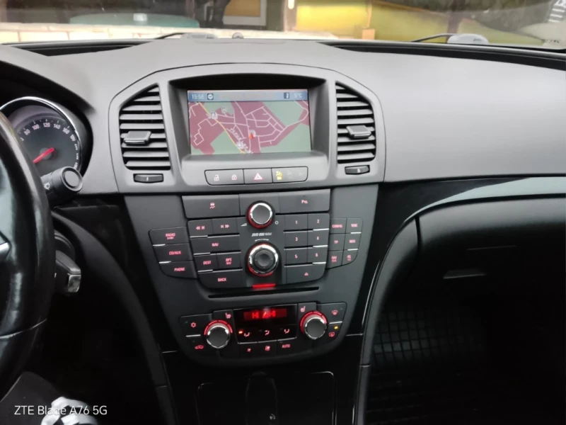 Opel Insignia 1.8 COSMO, снимка 9 - Автомобили и джипове - 53059040