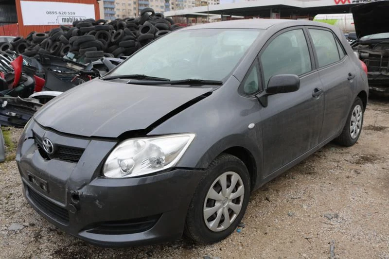 Toyota Auris 1.4 VVTi, снимка 2 - Автомобили и джипове - 35897363