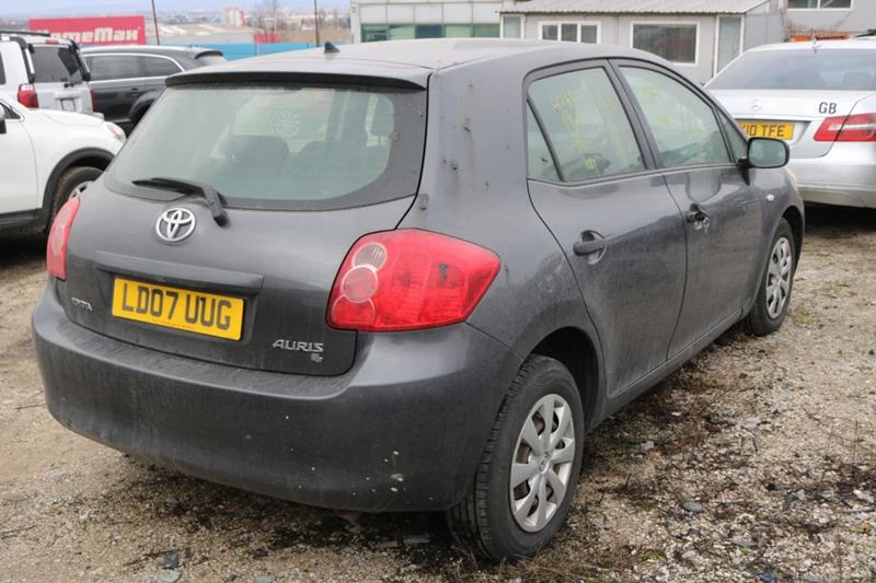 Toyota Auris 1.4 VVTi, снимка 6 - Автомобили и джипове - 35897363