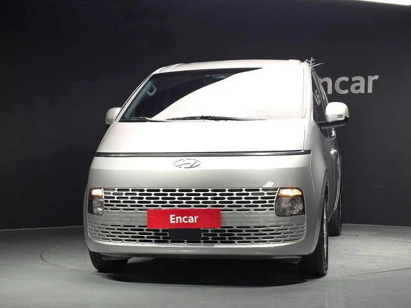 Hyundai Staria 2.2 Automatic, снимка 3 - Автомобили и джипове - 55893392