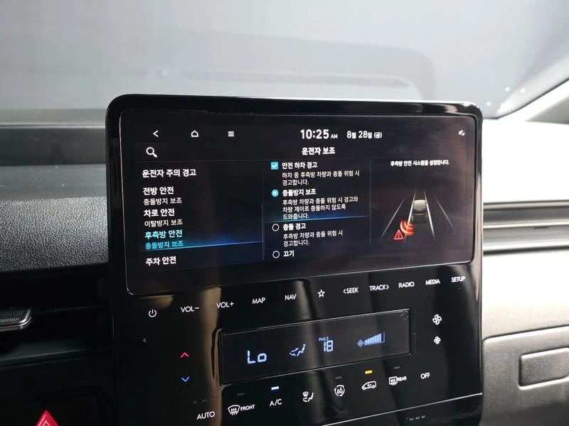 Hyundai Staria 2.2 Automatic, снимка 13 - Автомобили и джипове - 55893392
